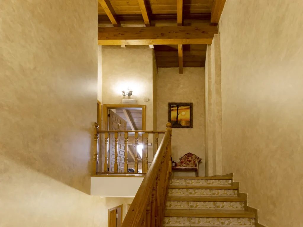 Escaleras de Casa Cerro de Mirabel, casa rural en Grañón